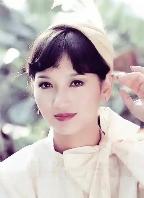 "香港男士最佳梦中情人"赵雅芝,年轻时候惊艳时光_娘子_缘分_传奇