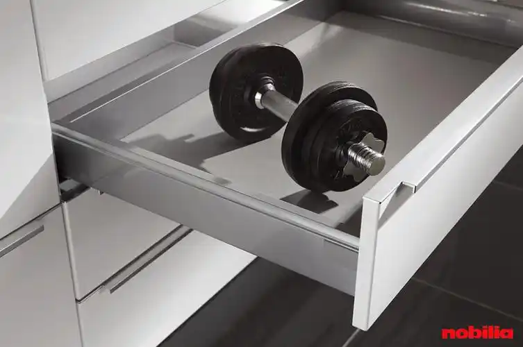 最高承重能力 宽度600mm的抽屉承重能力可达到40kg,800/900 mm宽时可