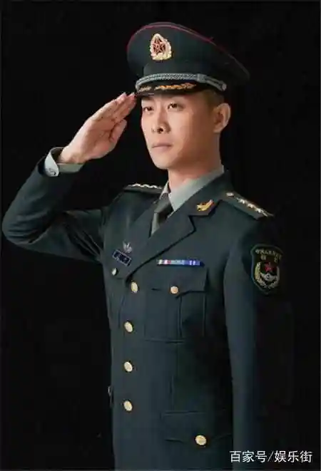 最帅兵哥哥影帝张译晒出青涩军装照网友原来你当过兵呀