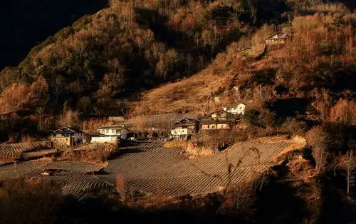 【大山脚下的村庄】