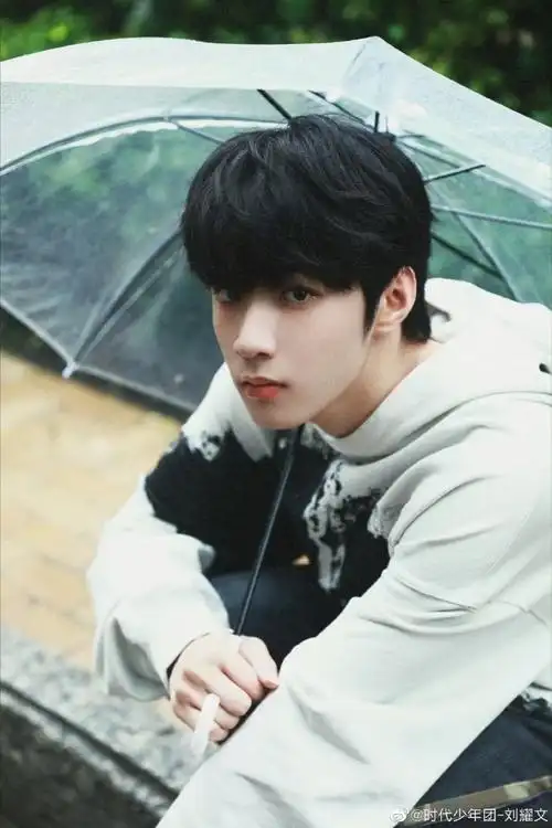 青年演员刘耀文##刘耀文炫迈品牌全球代言人