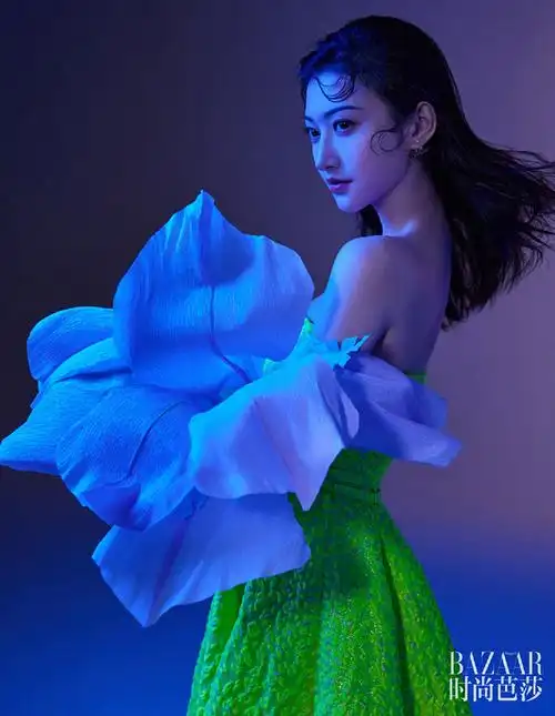 景甜时尚芭莎封面造型写真大片图片9