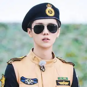 210410 时尚达人鹿晗教你怎样戴墨镜,实用又炫酷你学会了吗?