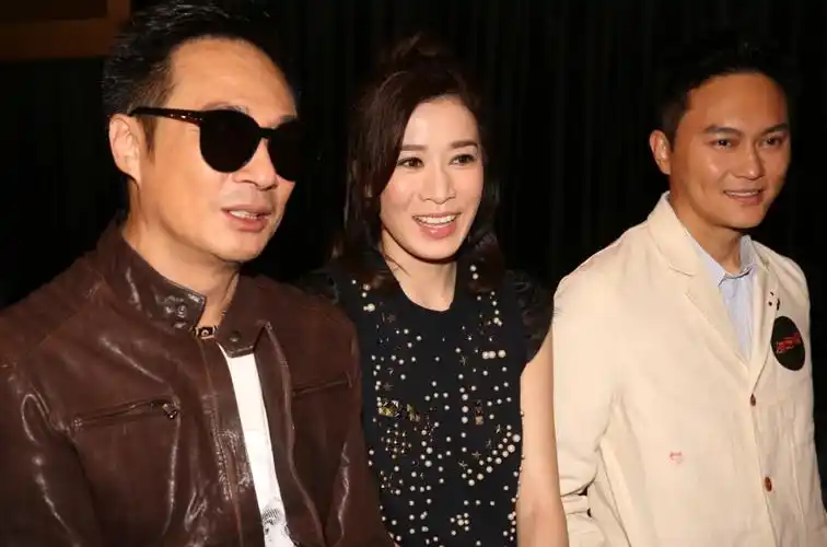 回顾事实证明48岁孤身一人的佘诗曼活成了人生赢家