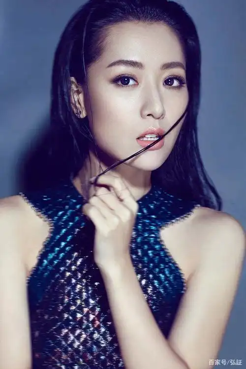 其实在最初的时候,白冰并没有做演员的想法,当时一个学姐帮她报名试戏