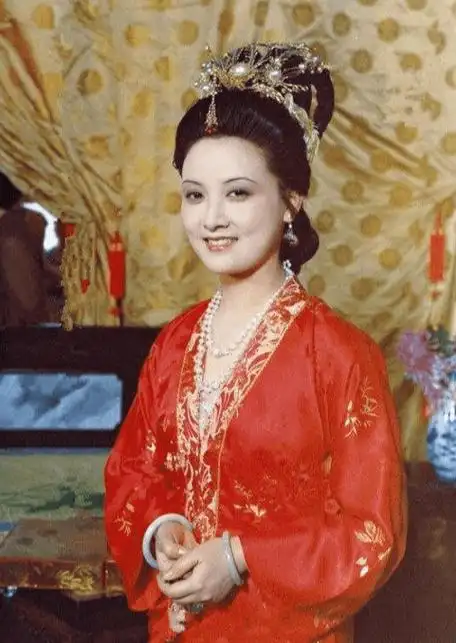 不生孩子也要倒贴张国立,这是邓婕的"算计",还是"小三上位"的代价?