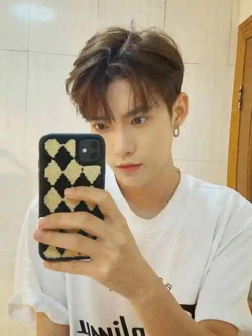 让你颜值加分的9款爱心刘海发型