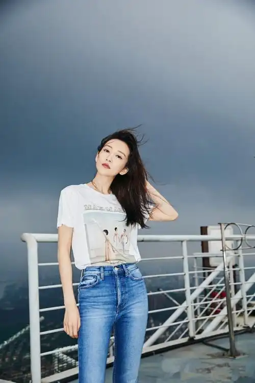 赵露思周雨彤明星同款白色短袖t恤女宽松舞者人像印花宽松上衣ins