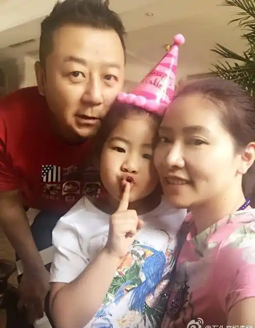 郭涛,娶小自己15岁的李燃,妻美儿帅女萌,郭涛真是不虚此生啊_德福