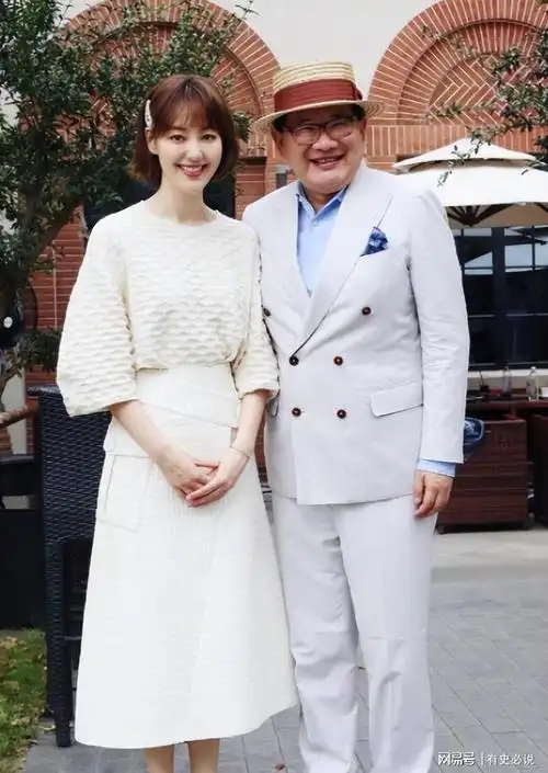 央视主持人王冠:和曹可凡传绯闻,两次从央视消失,38岁仍未婚