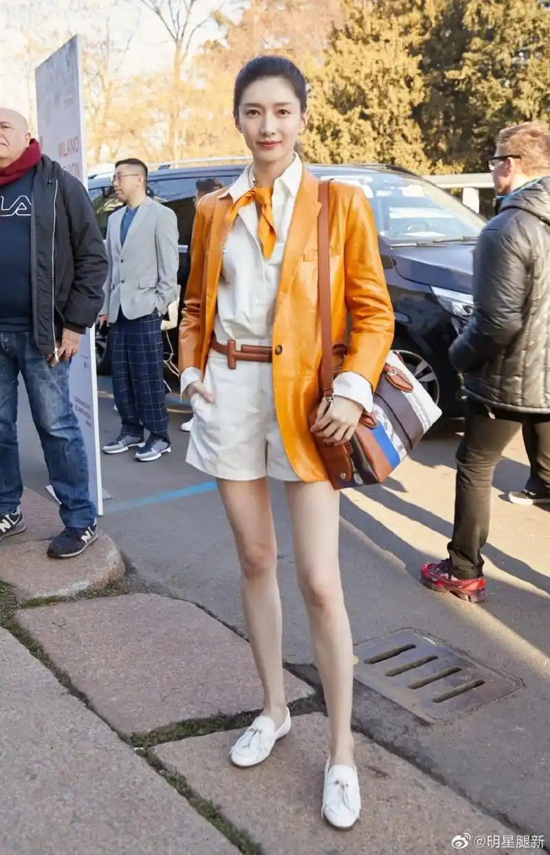 时髦小姐姐江疏影完美的长腿