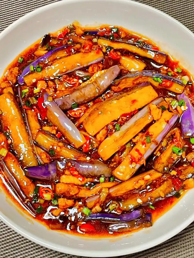 这道菜的做法! .酱香浓郁的红烧茄子!  - 抖音