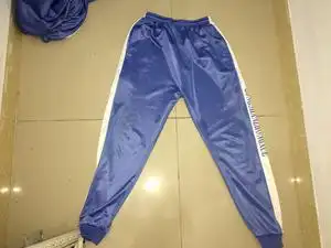 一套绝版金光绒滑料广东省中山市龙山中学校服.七成新,裤子后面