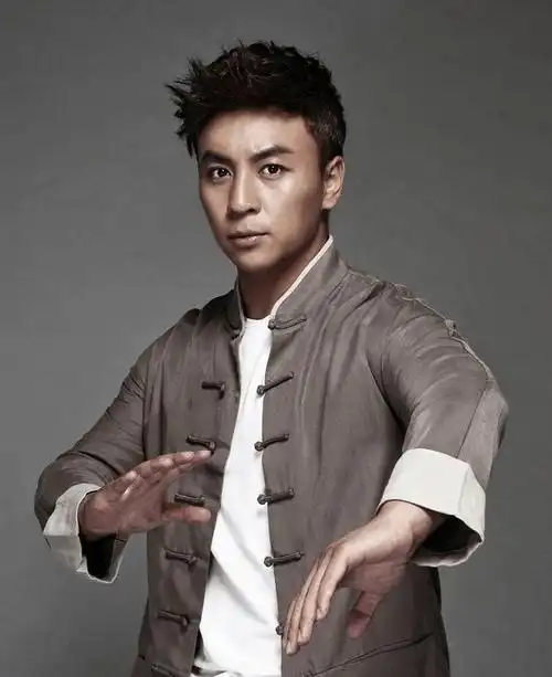 释小龙与何洁分手13年后,命运反转!一个身家过亿,一个生活拮据