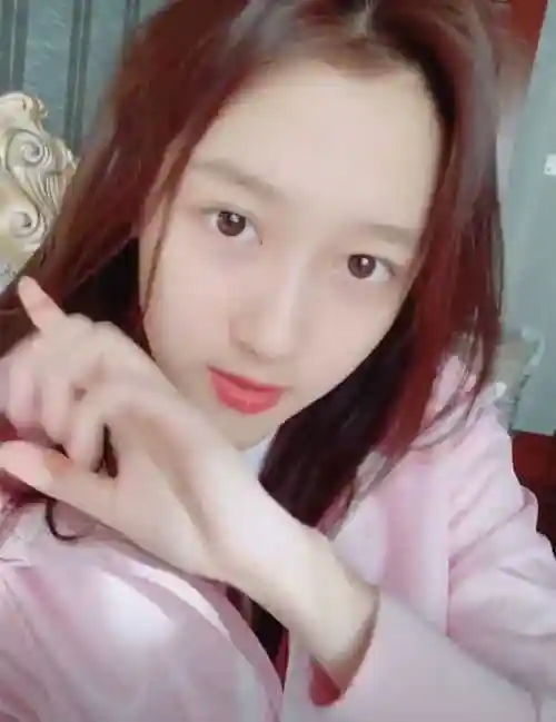 关晓彤卸妆后颜值差别有多大当看到她的素颜照时网友炸