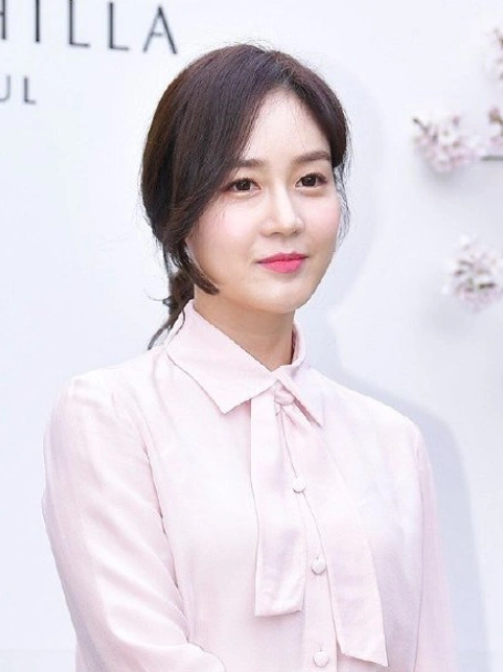 40岁韩国女星成宥利官宣怀孕,经纪公司证实:怀上双胞胎