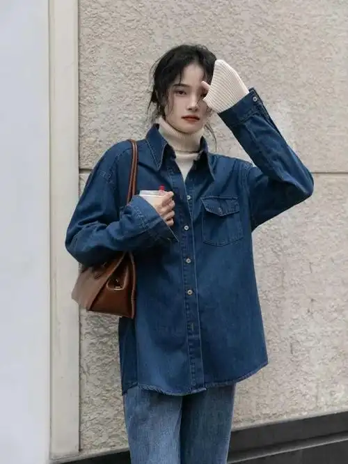 只要牛仔裤颜色浅与它,整体看上去就是美的艳的~牛仔衬衫搭配牛仔裤