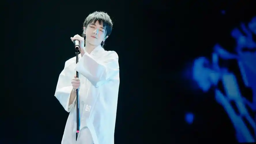 个子不高,腿却超长!172的华晨宇薛之谦靠穿,张艺兴鹿晗就靠瘦