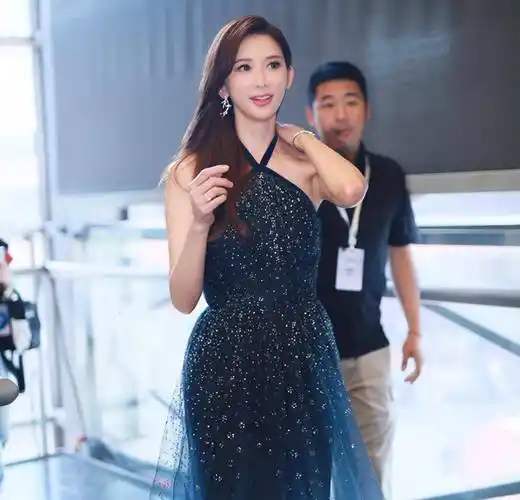 林志玲近照惊人,网友讥讽她变成"蔡明版"_演艺圈_生活_状态