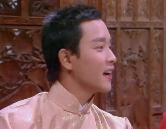 快来围观罕见的寸头荣荣