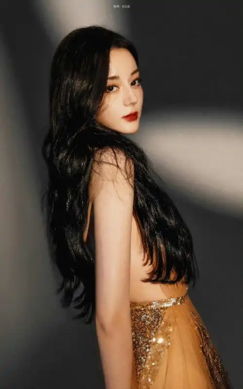 迪丽热巴活动直播##迪丽热巴轻纱拖地裙