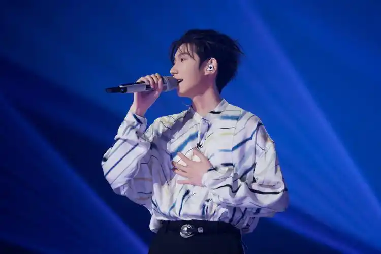 《谁是宝藏歌手》第十二期,又一次听到王源唱歌了!