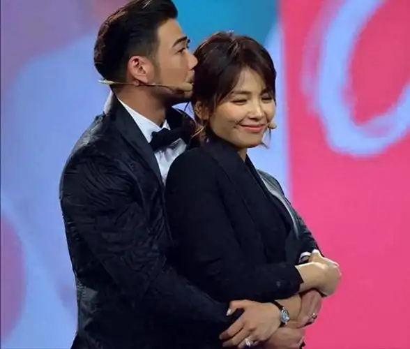 他不仅和刘涛有过亲密举动,还被曝出多次出轨.他更