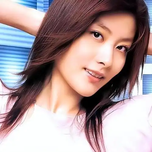 陈慧琳被誉为香港歌坛天后嫁相爱16年初恋中年痛失女儿抱撼