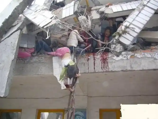 12汶川大地震)照片.