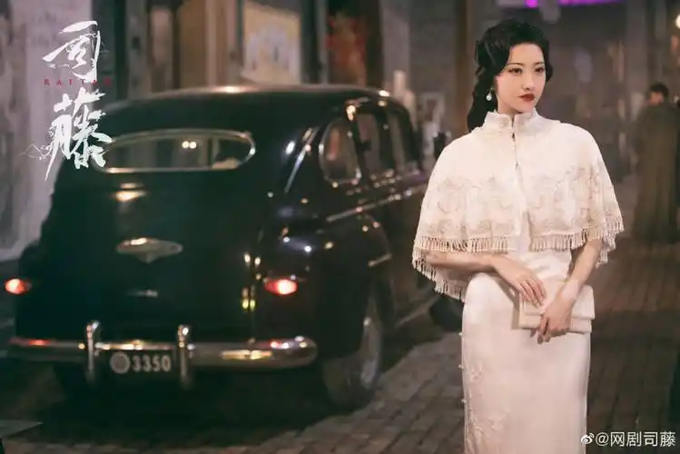 司藤景甜做霸气女王圈粉频换旗袍被誉为最美人间富贵花