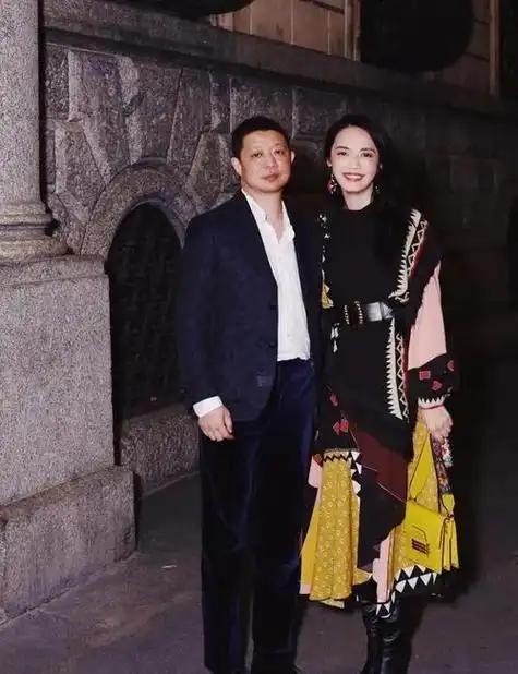 演员姚晨拍戏时拍来一个老公爱他也爱他的家人