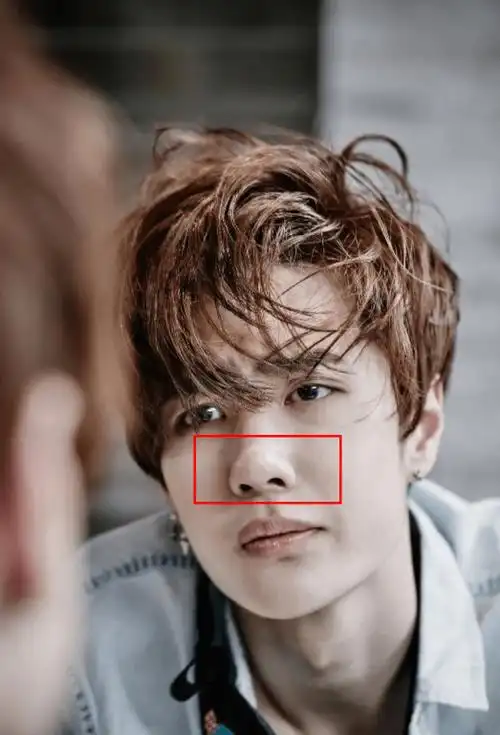 原创王一博在机场被拍站姐镜头下曝光真实身高但谁注意他鼻子了