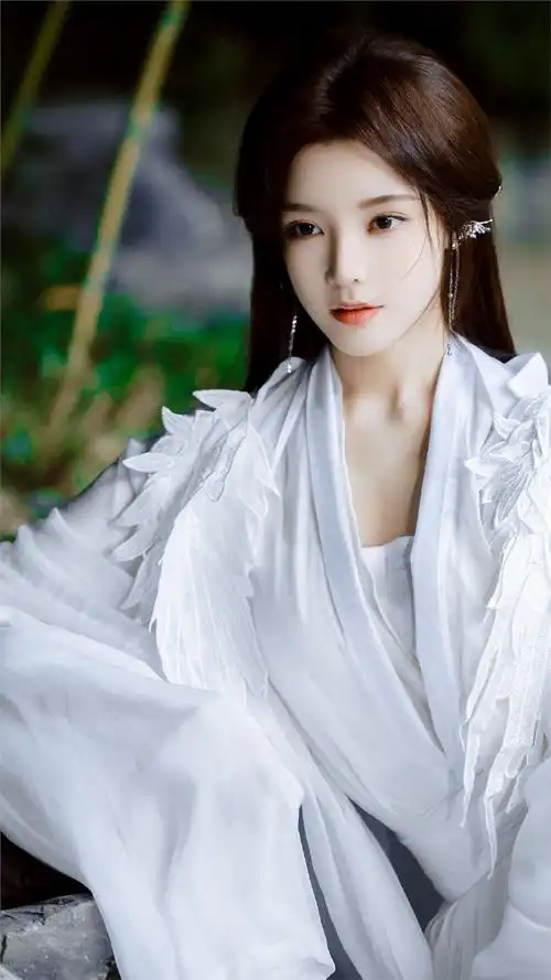 月光95古装扮相好绝06一身素白 提灯而来 竹影重重 少女忧思难忘