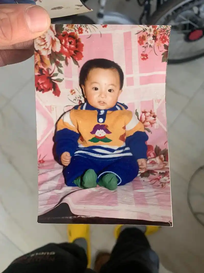 一转眼就长大了 小时候还挺可爱#童年照片 #老照片 - 抖音