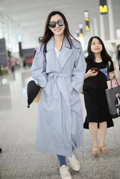 范玮琪身材虽然瘦却爱穿宽松大衣171cm身材真挺有优势的