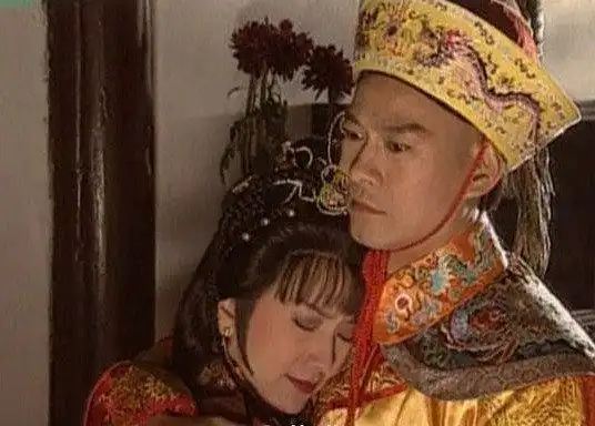 二人在1976年的时候汇聚缘分,共同出演了电视剧《倚天屠龙记》