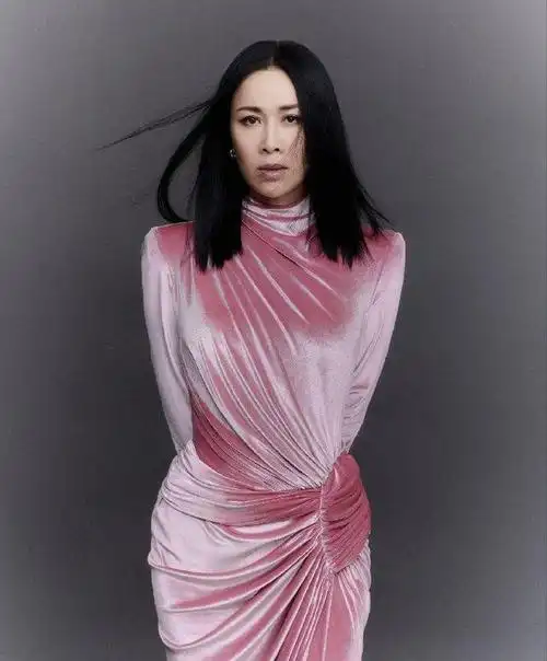 坚持与成就坚持自己的梦想,相信自己的才华,这是中国著名女歌手那英的