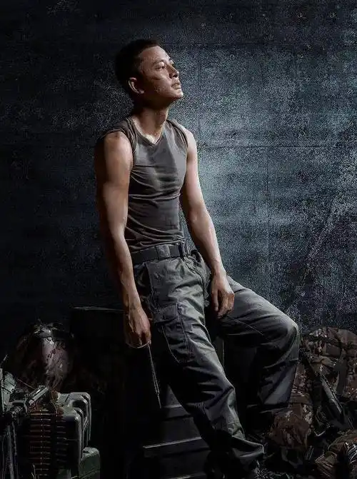 贾乃亮换装太飒,穿长袍扎高马尾剑眉星眼!