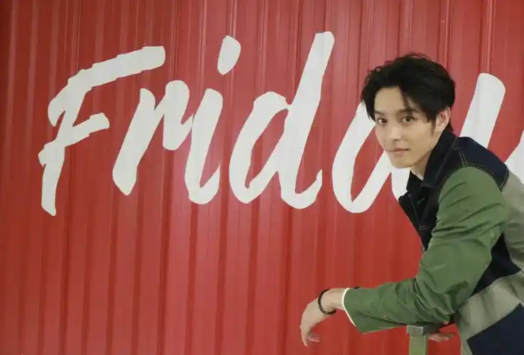 曹佑宁"星期系男友"写真曝光 高颜值校草已上线