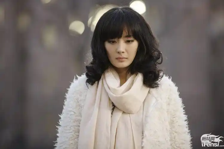 事情根源在于《北京爱情故事》,这应该是杨幂有演技的黑历史了,先说