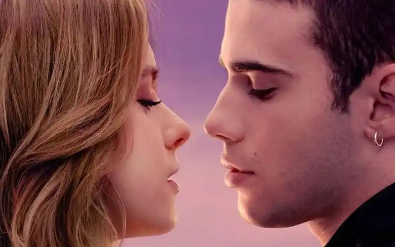 最新上映西班牙剧《隔窗恋爱》:好久没怦然心动!初恋感觉回来了