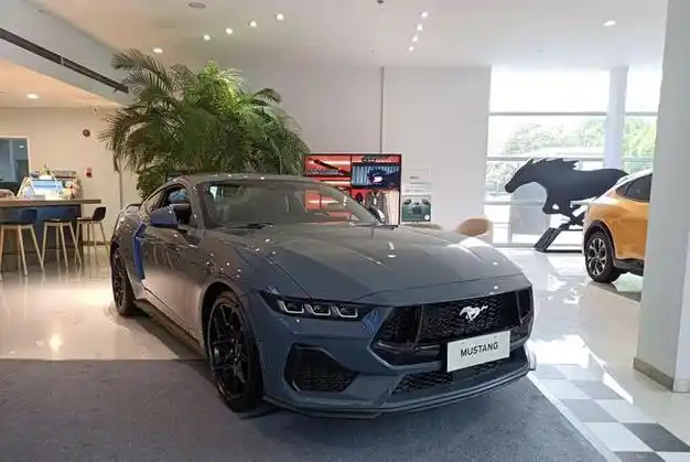 长超4米8 软顶敞篷,配曲面双联屏|新车|跑车|肌肉车|敞篷车|福特野马