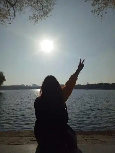 折木奉太郎背影