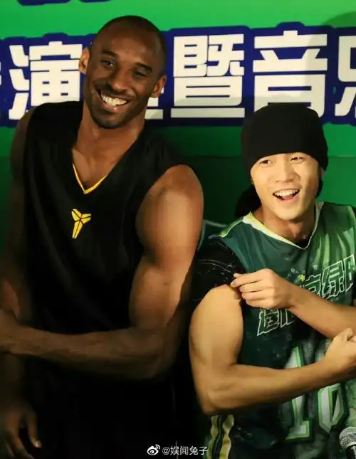 周杰伦新加坡演唱会致敬科比