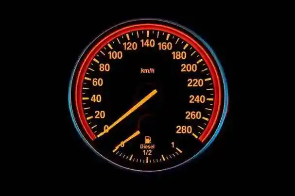 仪表盘上这3个"死亡灯",亮了就要立刻停车!交警:保你命要紧