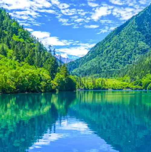 为您推荐中国最美的十大仙境,其中包括张家界武陵源,黄龙风景名胜区