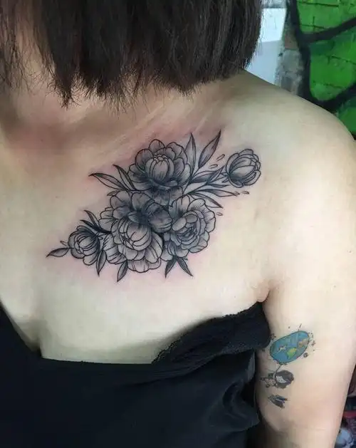 纹身遮盖纹身图片_胸部纹身图案