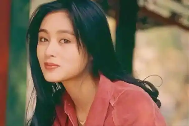 年轻时容色倾城老了却成胖大婶这几位中年发福女星太可惜