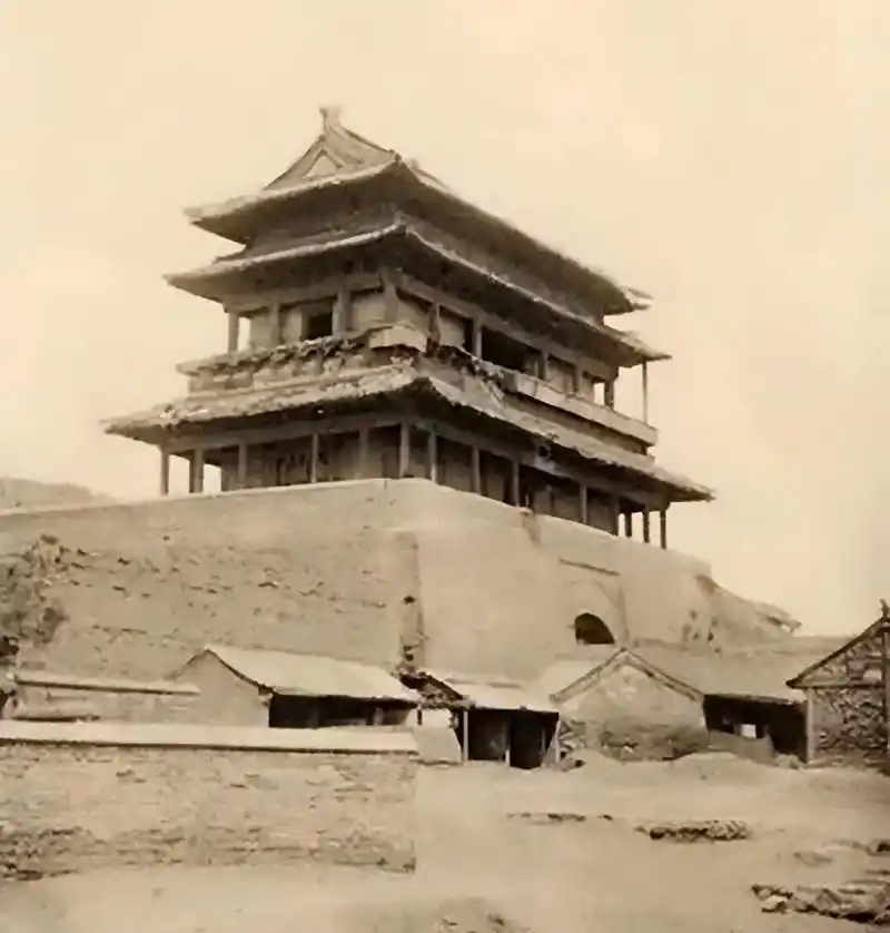 100年前老照片:北京的城门,有的已经损毁了