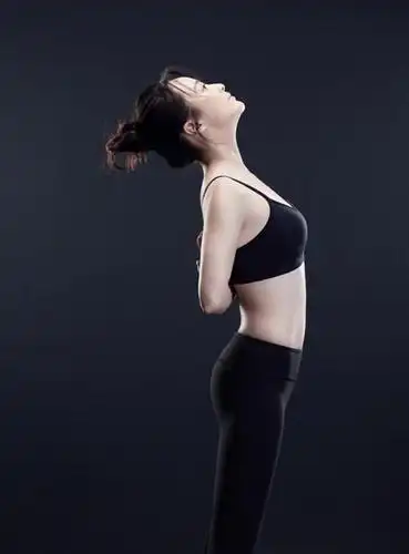 下腰劈叉高抬腿娱乐圈隐藏瑜伽高手惊艳到飞起